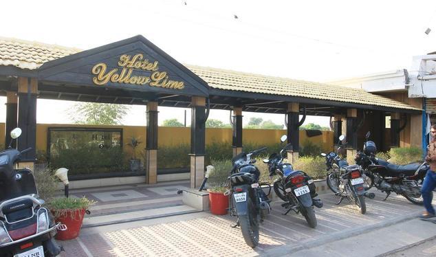 Hotel Yellow Lime Ahmedabad Exteriör bild